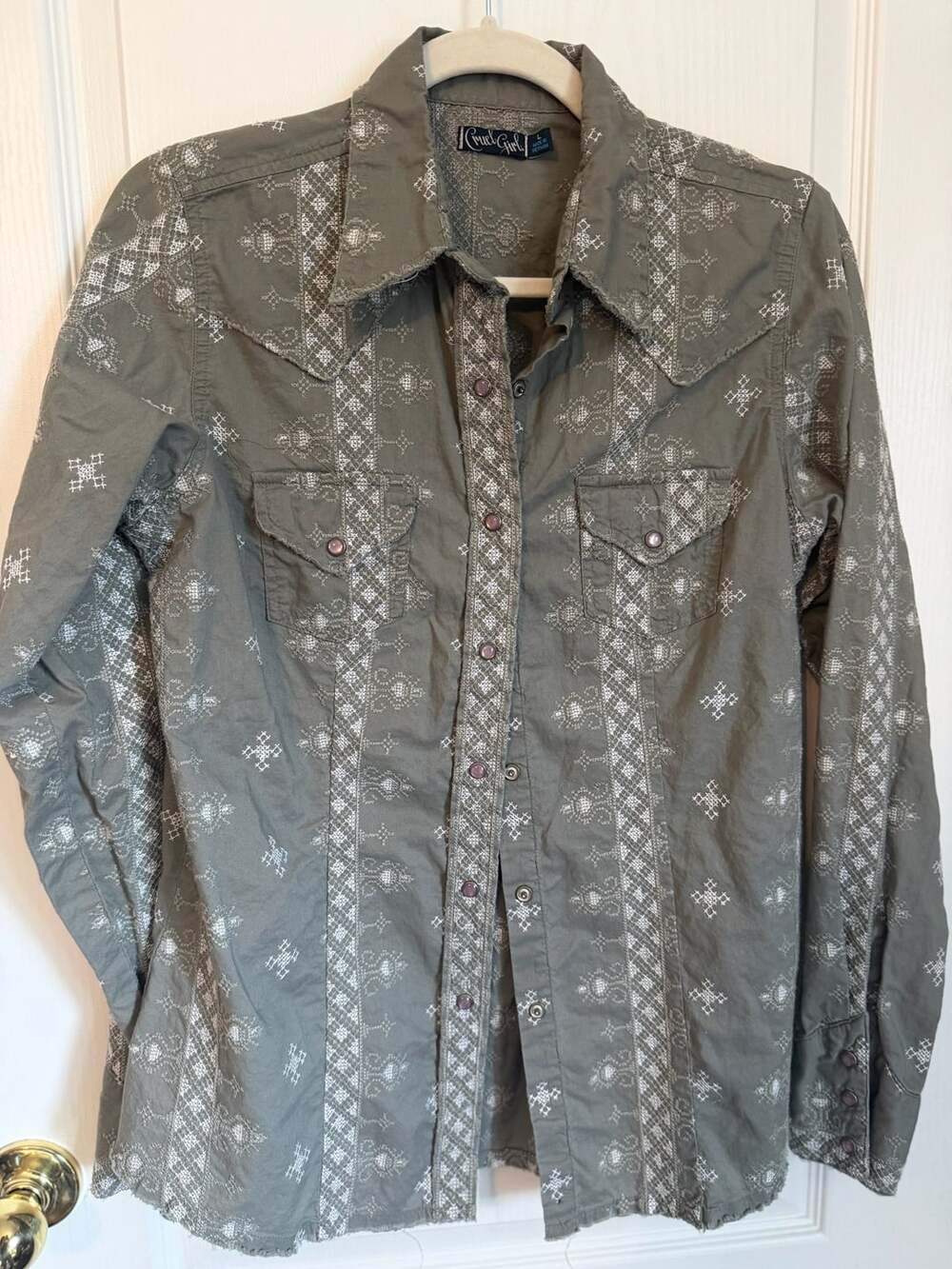 Cruel Girl Olive Green Southwestern Print Long Sleeve Western Snap Shirt
